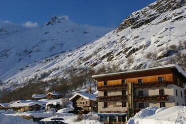 هتل Hôtel Du Glacier Des Evettes