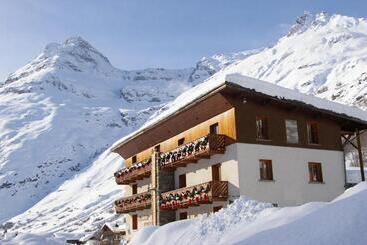 هتل Hôtel Du Glacier Des Evettes
