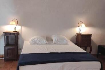 هتل Logis Hôtel Restaurant Gîte La Bastide Du Vébron