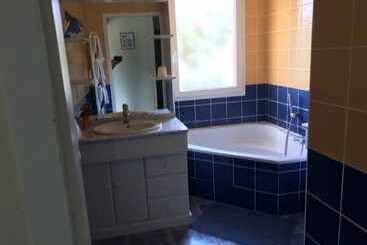تختخواب و صبحانه Chambres D Hotes La Coloniale