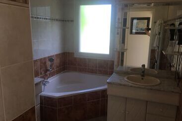 تختخواب و صبحانه Chambres D Hotes La Coloniale
