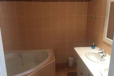 تختخواب و صبحانه Chambres D Hotes La Coloniale
