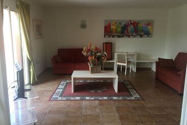 تختخواب و صبحانه Chambres D Hotes La Coloniale