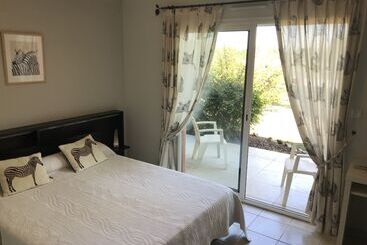 تختخواب و صبحانه Chambres D Hotes La Coloniale