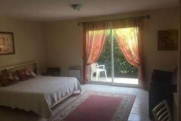 تختخواب و صبحانه Chambres D Hotes La Coloniale