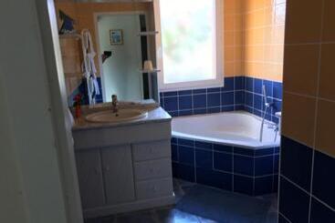 تختخواب و صبحانه Chambres D Hotes La Coloniale