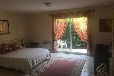 تختخواب و صبحانه Chambres D Hotes La Coloniale