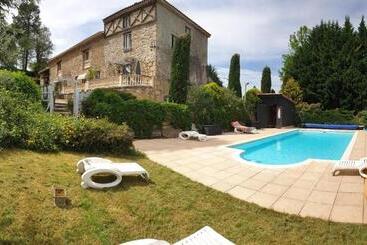 تختخواب و صبحانه La Ferme De Jeanne