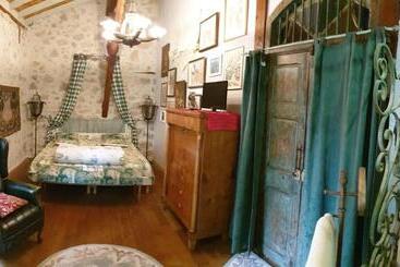تختخواب و صبحانه La Ferme De Jeanne