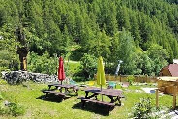 تختخواب و صبحانه La Jarbelle   Gîte Et Spa
