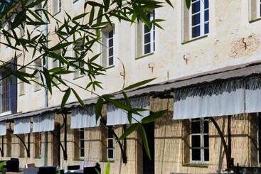 تختخواب و صبحانه La Magnanerie De Seillans