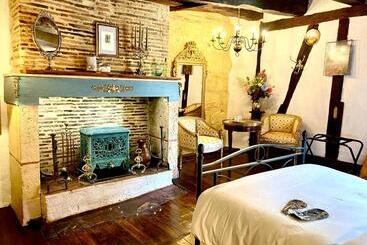 تختخواب و صبحانه Le Colombier De Cyrano Et Roxane