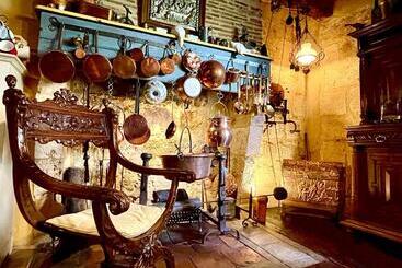 تختخواب و صبحانه Le Colombier De Cyrano Et Roxane