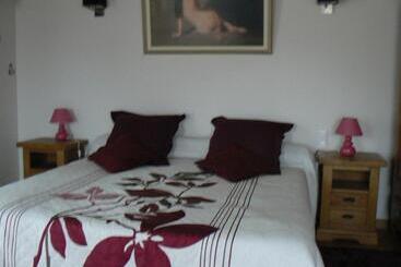 تختخواب و صبحانه Le Manoir Des Chapelles