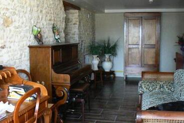 تختخواب و صبحانه Le Manoir Des Chapelles