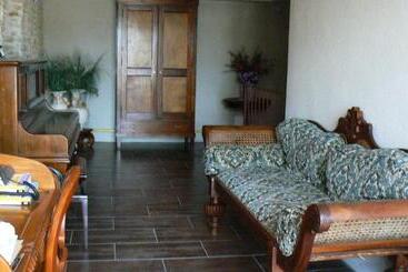 تختخواب و صبحانه Le Manoir Des Chapelles