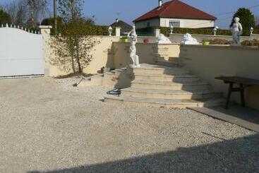 تختخواب و صبحانه Le Manoir Des Chapelles