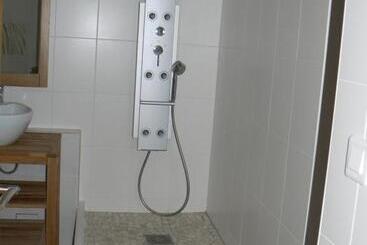 تختخواب و صبحانه Le Manoir Des Chapelles