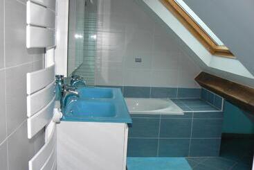 تختخواب و صبحانه Le Manoir Des Chapelles