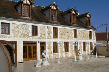 تختخواب و صبحانه Le Manoir Des Chapelles