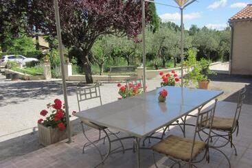 تختخواب و صبحانه Les Verveines De Vaison