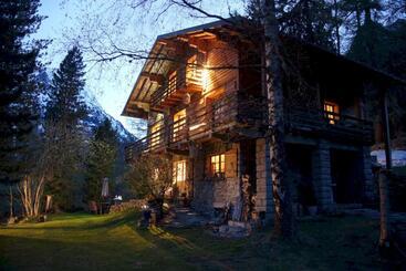 تختخواب و صبحانه The Guest House