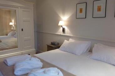 تختخواب و صبحانه Villa Elyane
