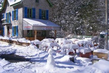 هتل Auberge La Caverne