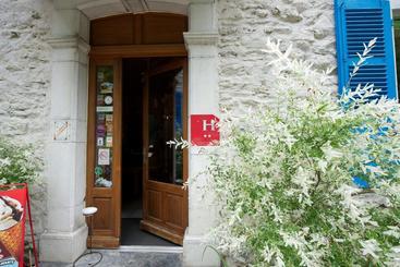 هتل Auberge La Caverne