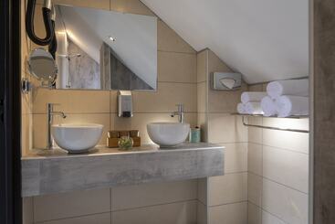 هتل Cocoon Inn