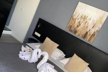 هتل Hôtel Eden Cassis   Parking Privé