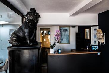 هتل Hôtel Eden Cassis   Parking Privé