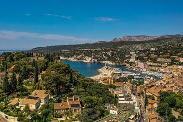هتل Hôtel Eden Cassis   Parking Privé
