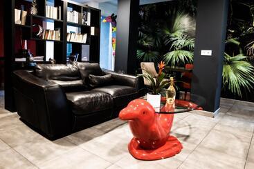 هتل Hôtel Eden Cassis   Parking Privé