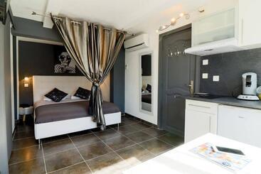هتل Hôtel Eden Cassis   Parking Privé