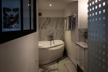 هتل Hôtel Eden Cassis   Parking Privé