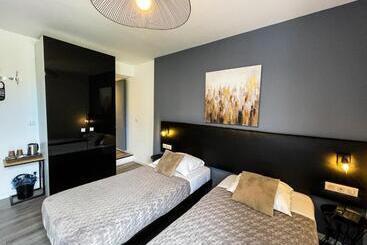 هتل Hôtel Eden Cassis   Parking Privé