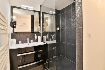 هتل Hôtel Eden Cassis   Parking Privé