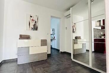 هتل Hôtel Eden Cassis   Parking Privé