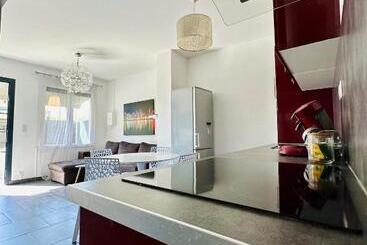 هتل Hôtel Eden Cassis   Parking Privé