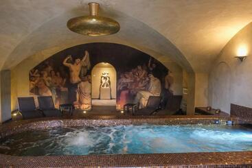 هتل Hôtel Restaurant Spa Le Sauvage