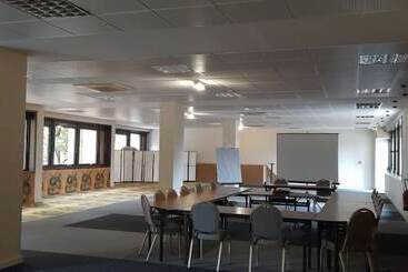 هتل Kyriad Direct Montauban Centre