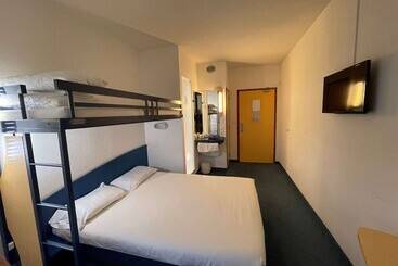 هتل Kyriad Direct Montauban Centre