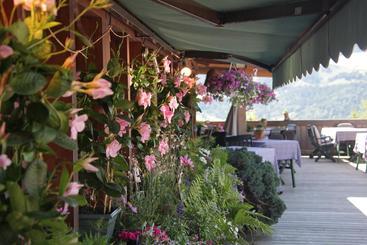 هتل Les Chalets Hôtel De La Croix Fry