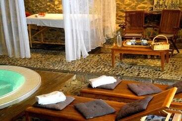 هتل Logis   Chateau De Beauregard