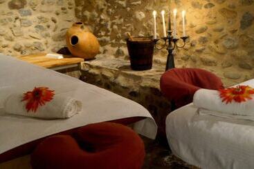 هتل Logis   Chateau De Beauregard