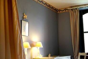 هتل Logis   Chateau De Beauregard