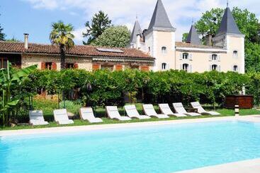 هتل Logis   Chateau De Beauregard