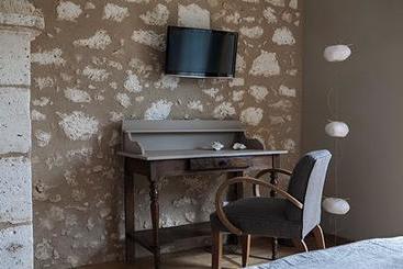 هتل Hôtel Restaurant Les Jardins De Brantôme