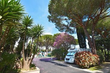 استراحتگاه Camping Les Cigales